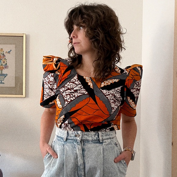 Vintage ruffle shoulder top - Picture 5 of 5